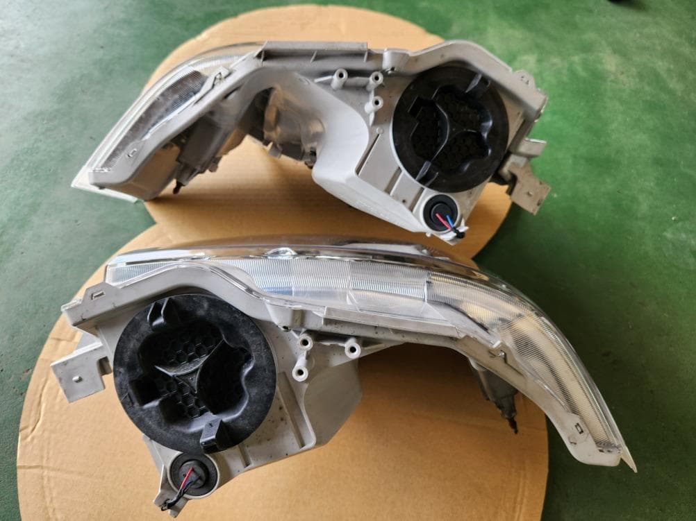 ハイエース　ヘッドライトアッセン