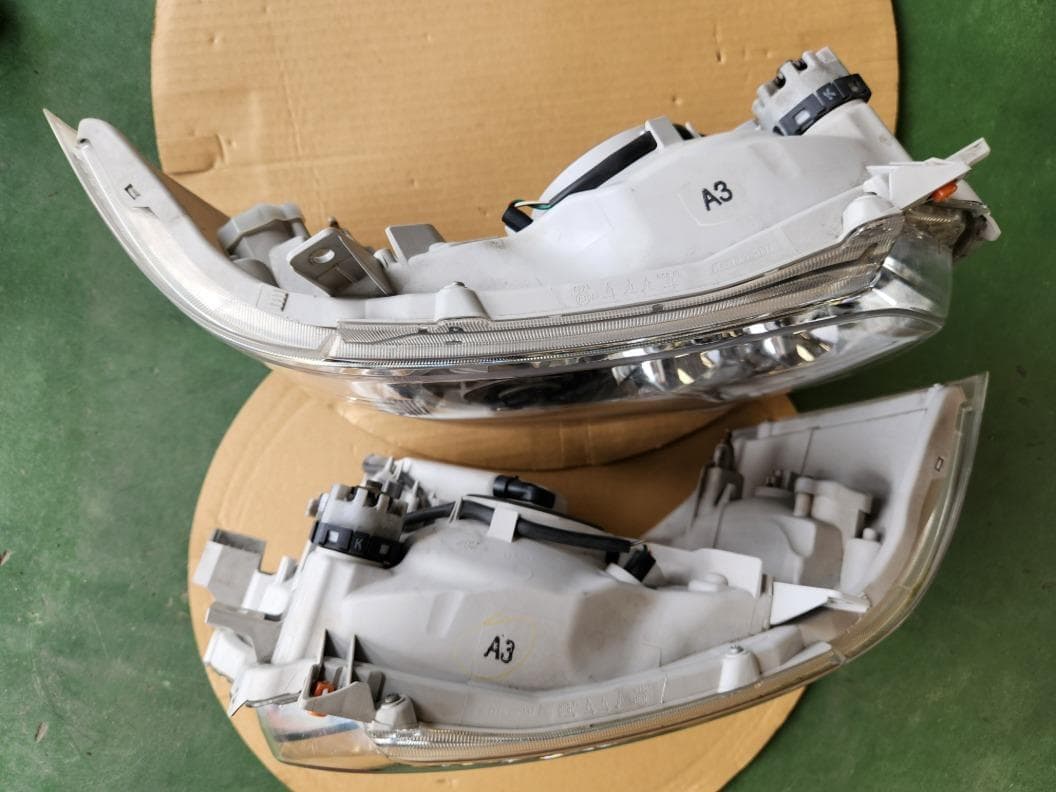 ハイエース　ヘッドライトアッセン