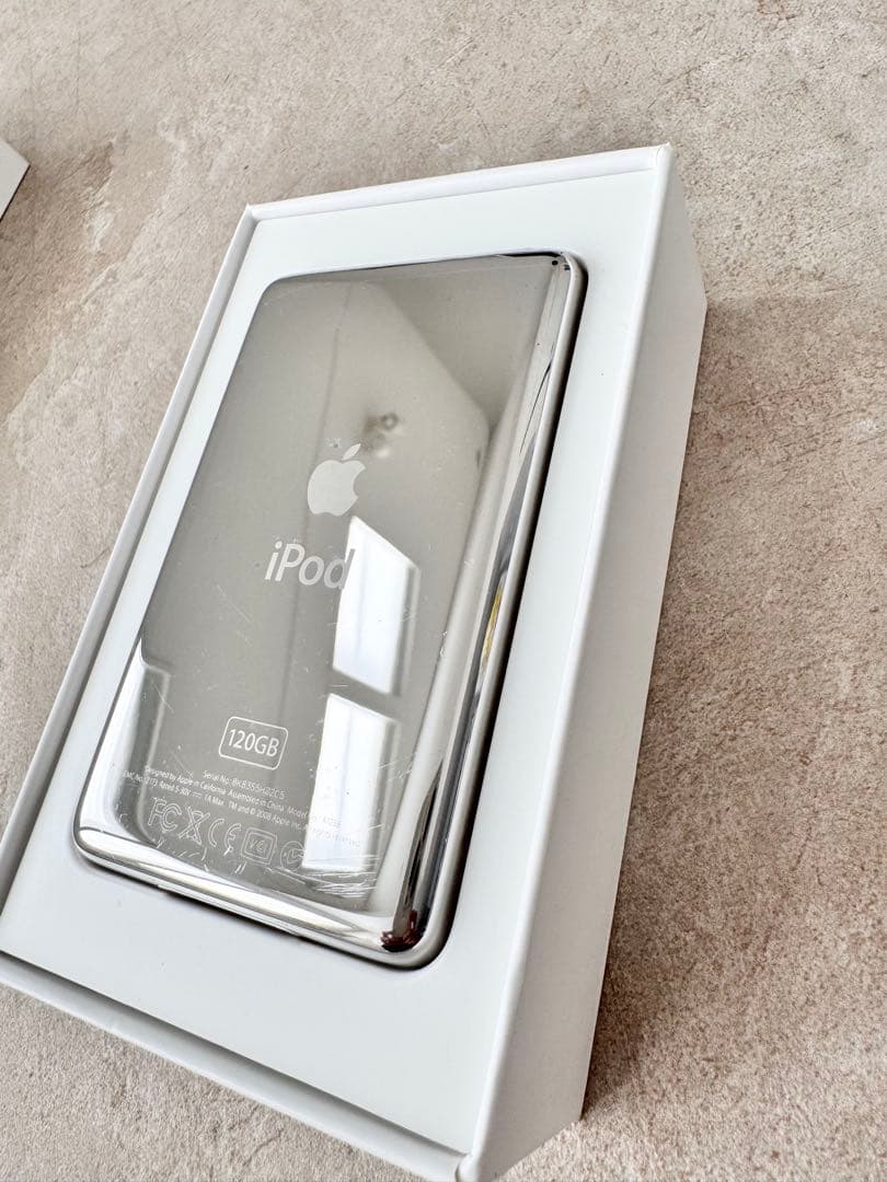 極美品 iPod classic A1238 120GB 新品電池 箱付