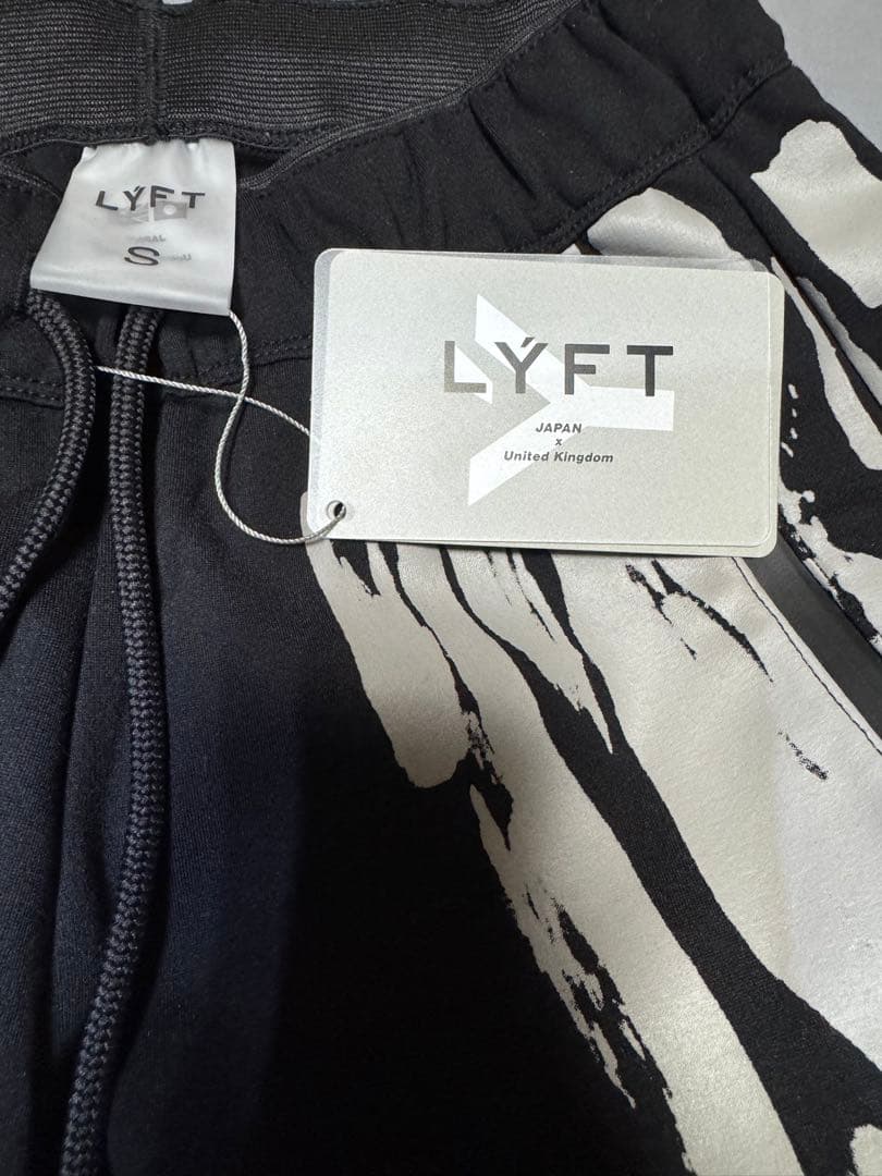未使用　LYFT ブラック ストレッチパンツS