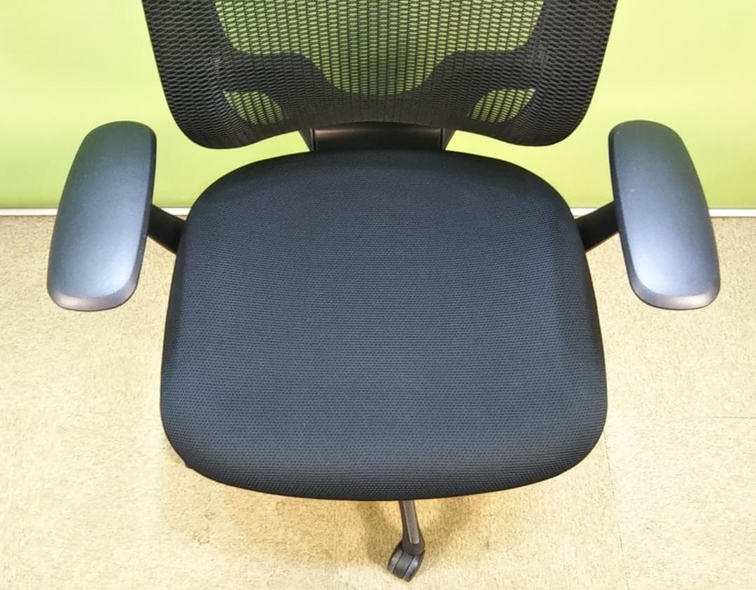 av　オカムラ　シルフィーチェア　ローバック　固定肘　前傾機能　メッシュ　中古品