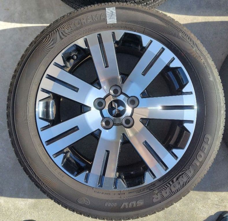 デリカ D5 純正18inchホイール&タイヤ4本セット