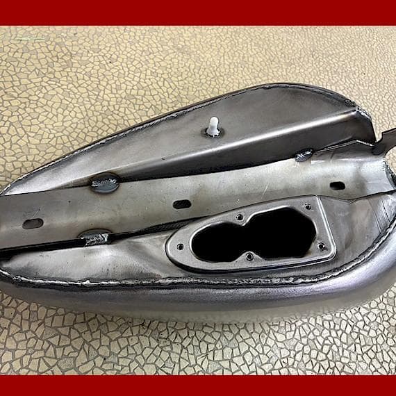 ハーレースポーツスター インジェクション用タンク 14.4L 新品 レプリカ品