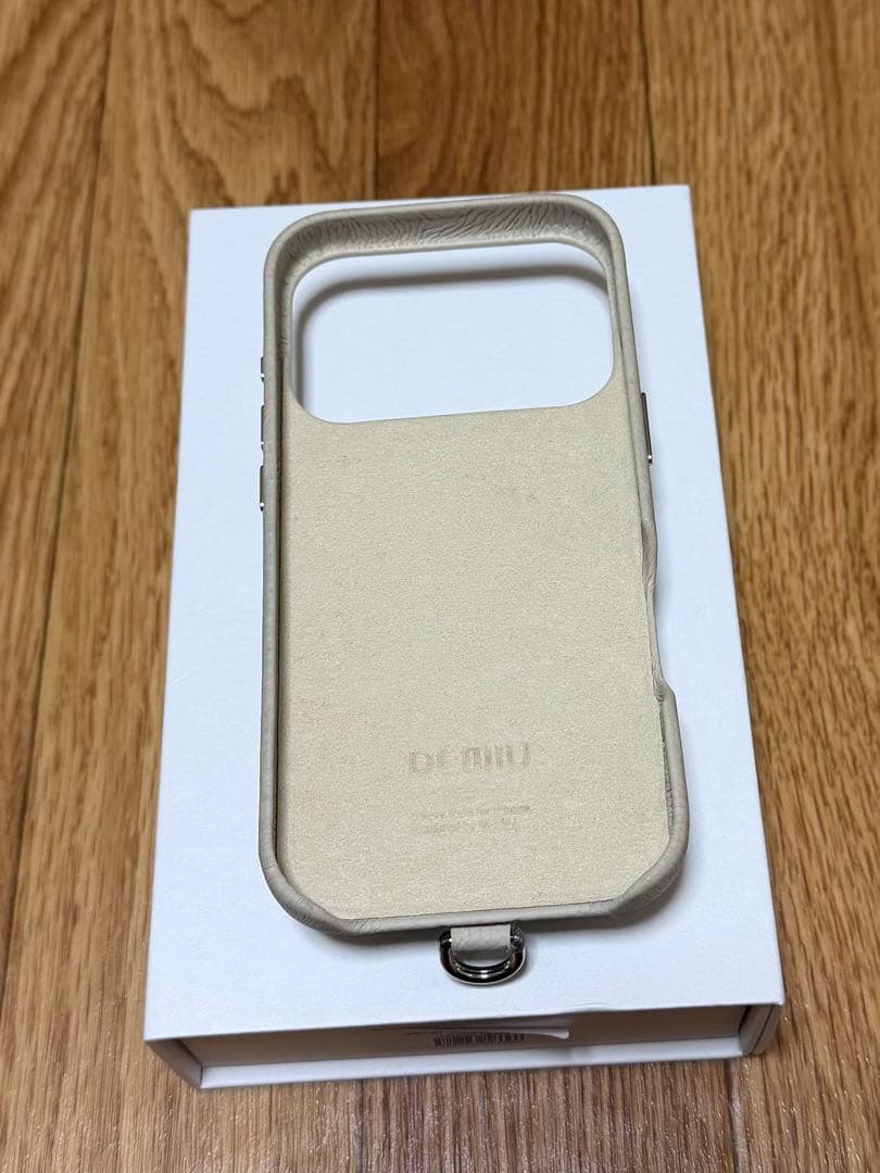 demiu iPhone17pro ケース カバー BALLON ベージュ