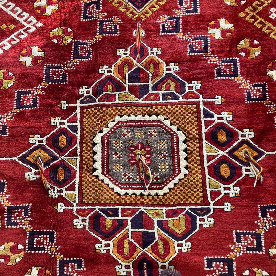 実物を見たら感動ものです！とても貴重なトルコオールド絨毯　素晴らしい色合い