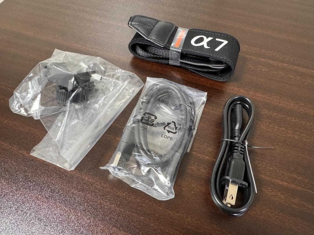 [オーバーシーズモデル] SONY α7R III 本体と付属品