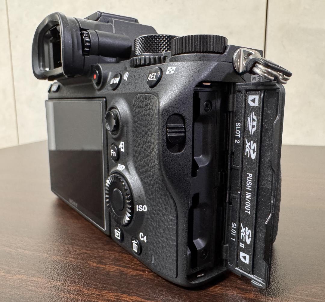 [オーバーシーズモデル] SONY α7R III 本体と付属品