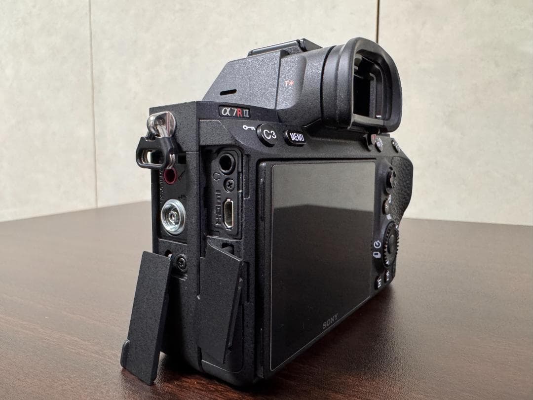 [オーバーシーズモデル] SONY α7R III 本体と付属品