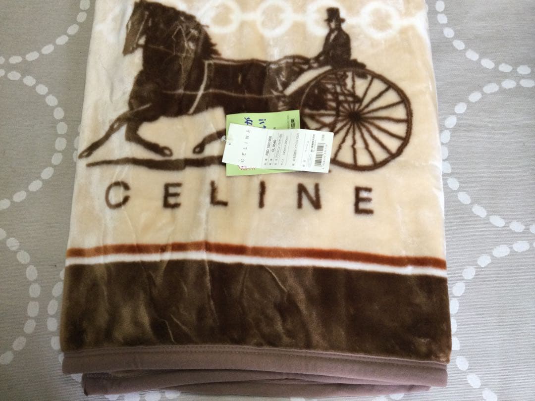 日本製　新品　セリーヌ　大ロゴ入り　帯電防止加工　アクリルニューマイヤー　毛布