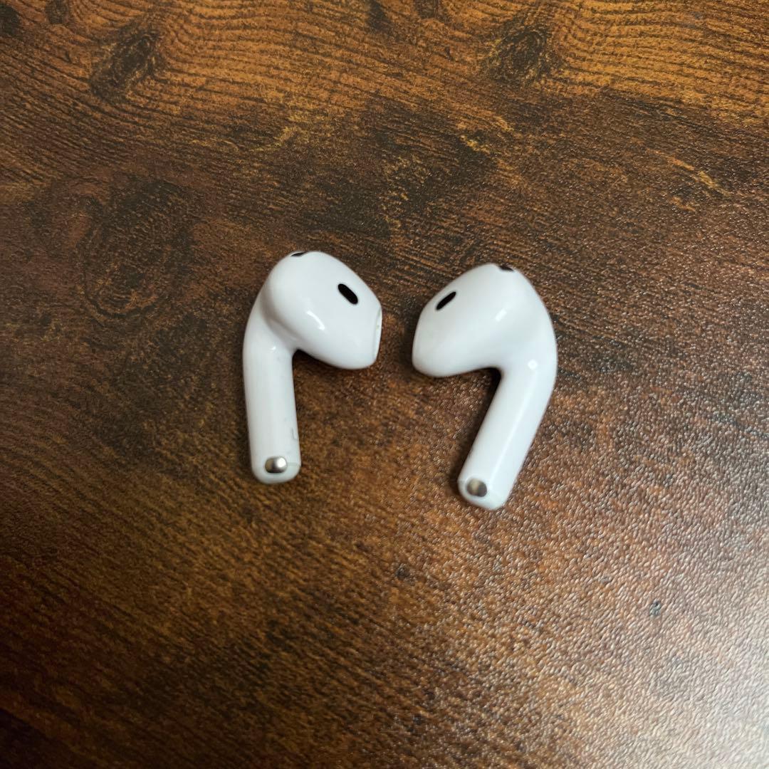 AirPods4ノイズキャンセリング機能、充電ケース付き
