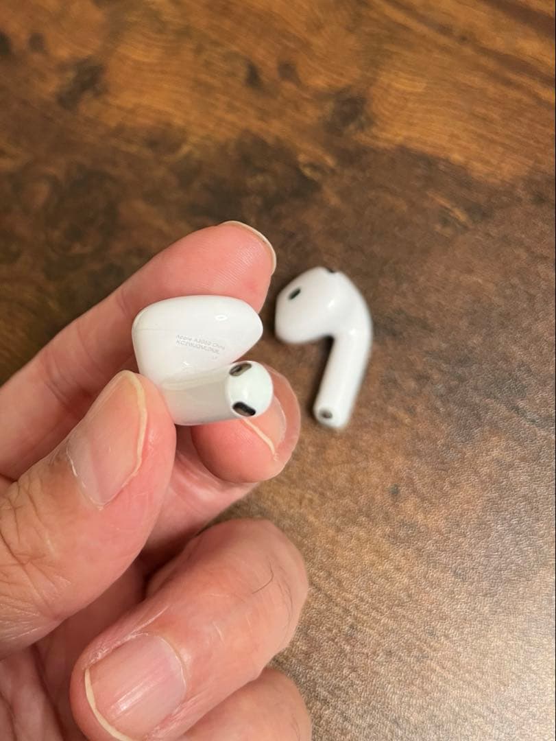 AirPods4ノイズキャンセリング機能、充電ケース付き