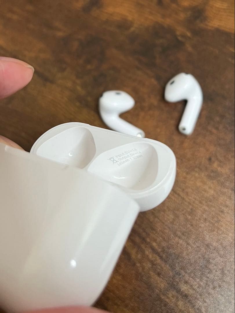 AirPods4ノイズキャンセリング機能、充電ケース付き