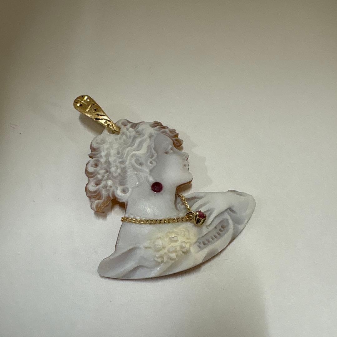 作家品　Ｋ１８　シェルカメオ　ルビー付き　ペンダント