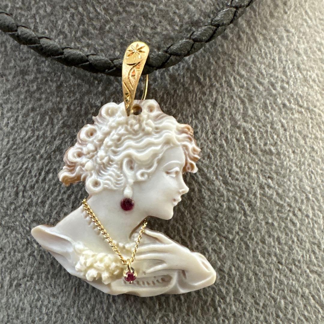 作家品　Ｋ１８　シェルカメオ　ルビー付き　ペンダント