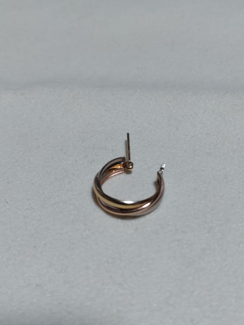 ３色のゴールド、フープピアスK18スリーカラーピアス片耳のみ