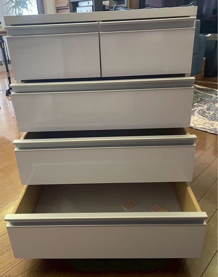 【しばちゃん】ディノス 4段チェスト　収納 押入れ 隠しキャスター付き