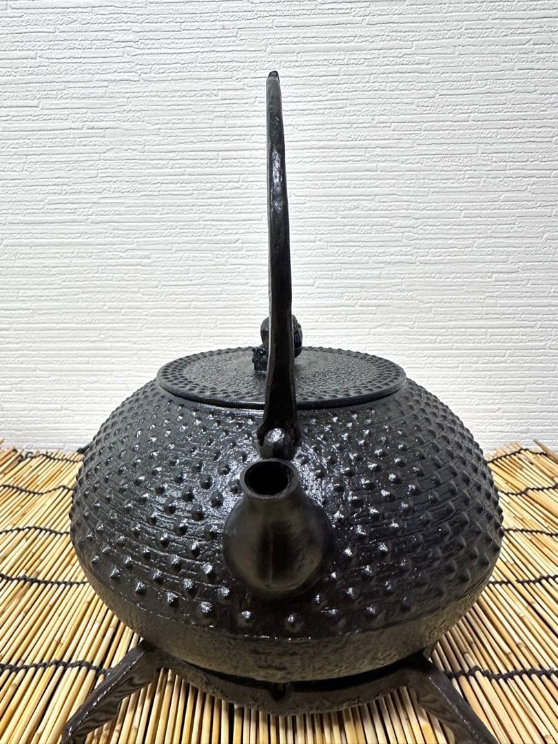 未使用品、栞付　南部成龍堂鋳造所　斎峰　及川光正造　宝珠形馬蹄鉉　南部鉄瓶　鉄瓶