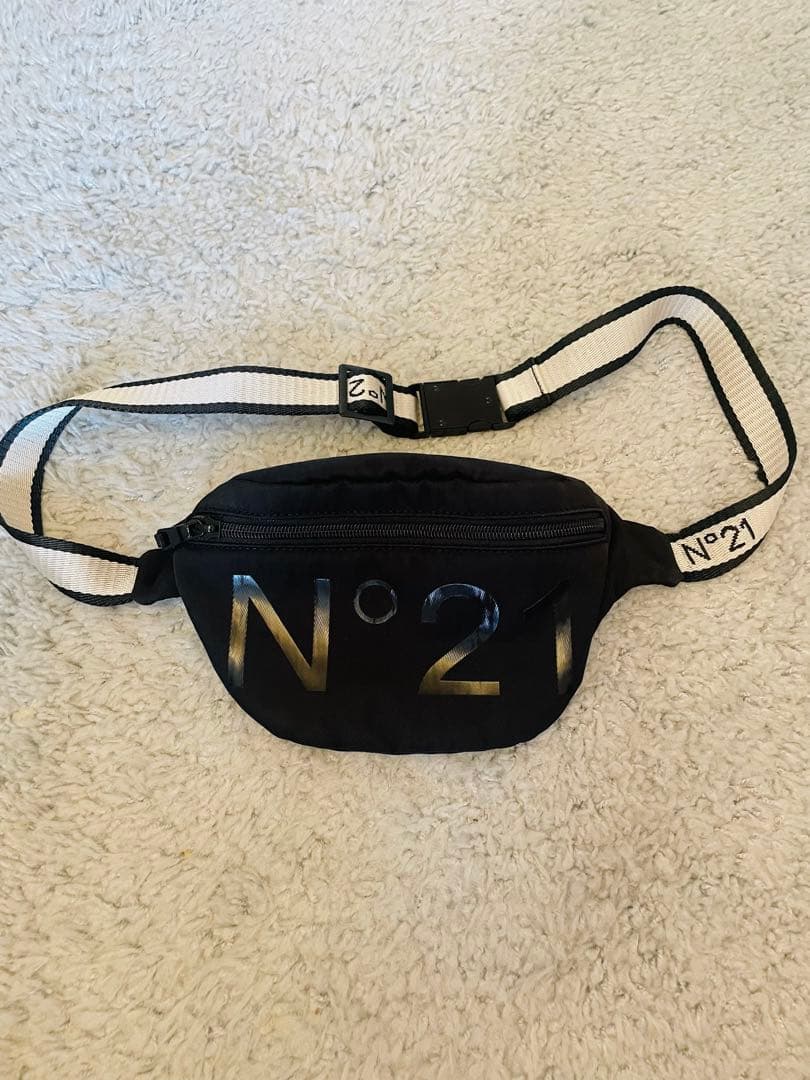 N°21 ブラック ウエストポーチ　美品