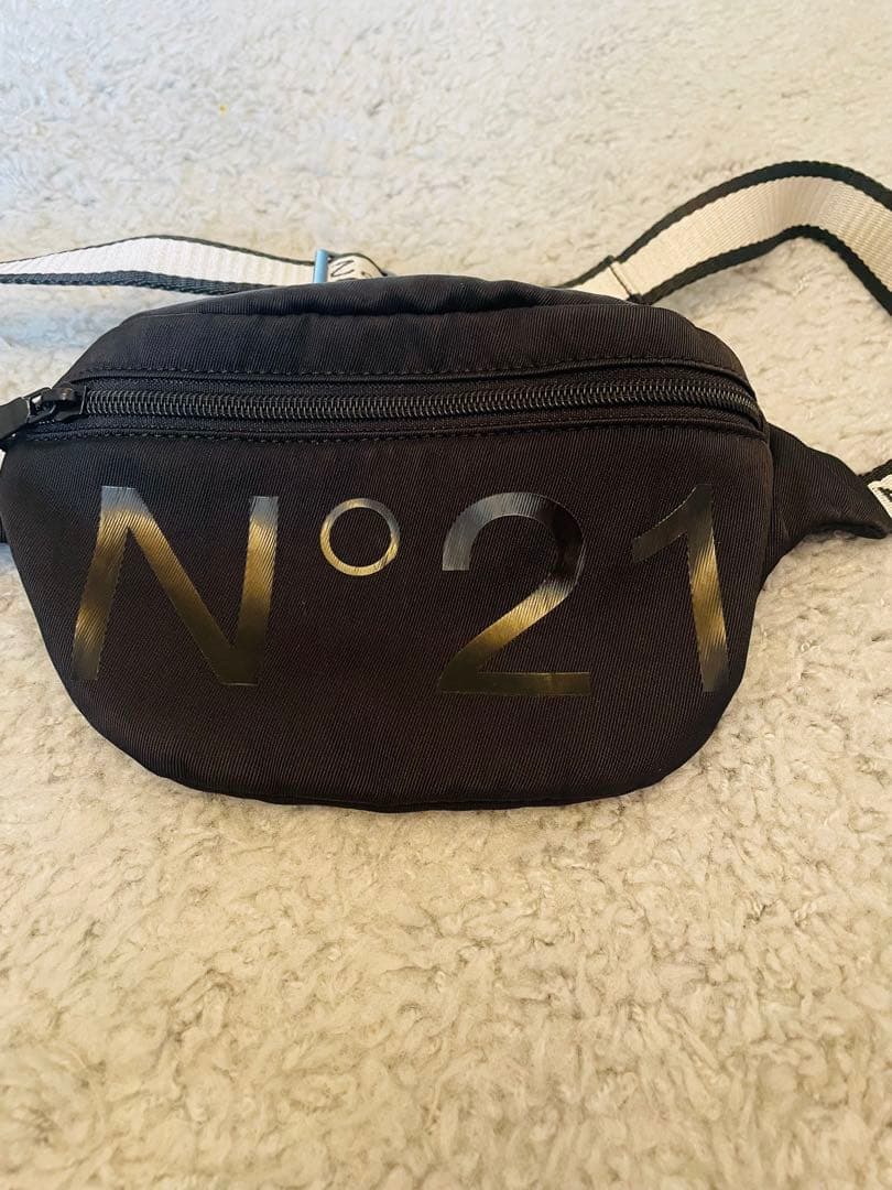 N°21 ブラック ウエストポーチ　美品