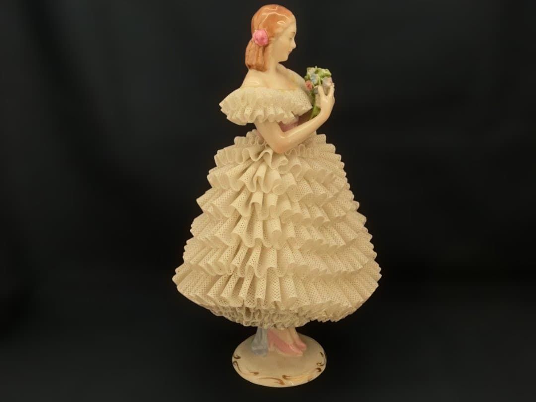 『ジッツェンドルフィン』レース・フィギュリンH.24cm