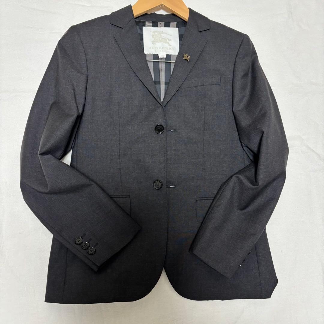 【美品】バーバリー　スーツ　ピンバッジ　卒業　受験　150 ネクタイ　エンブレム