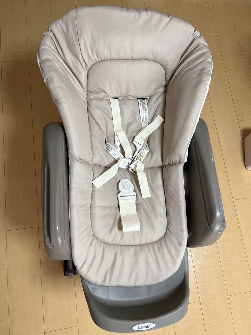 コンビ ハイローチェア ネムリラ Fit AQ ベージュ