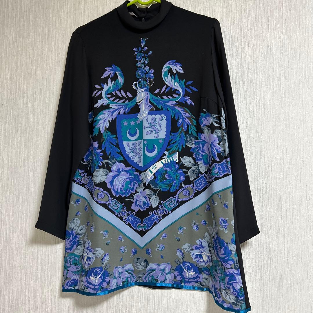 花柄のプリント長袖チュニック