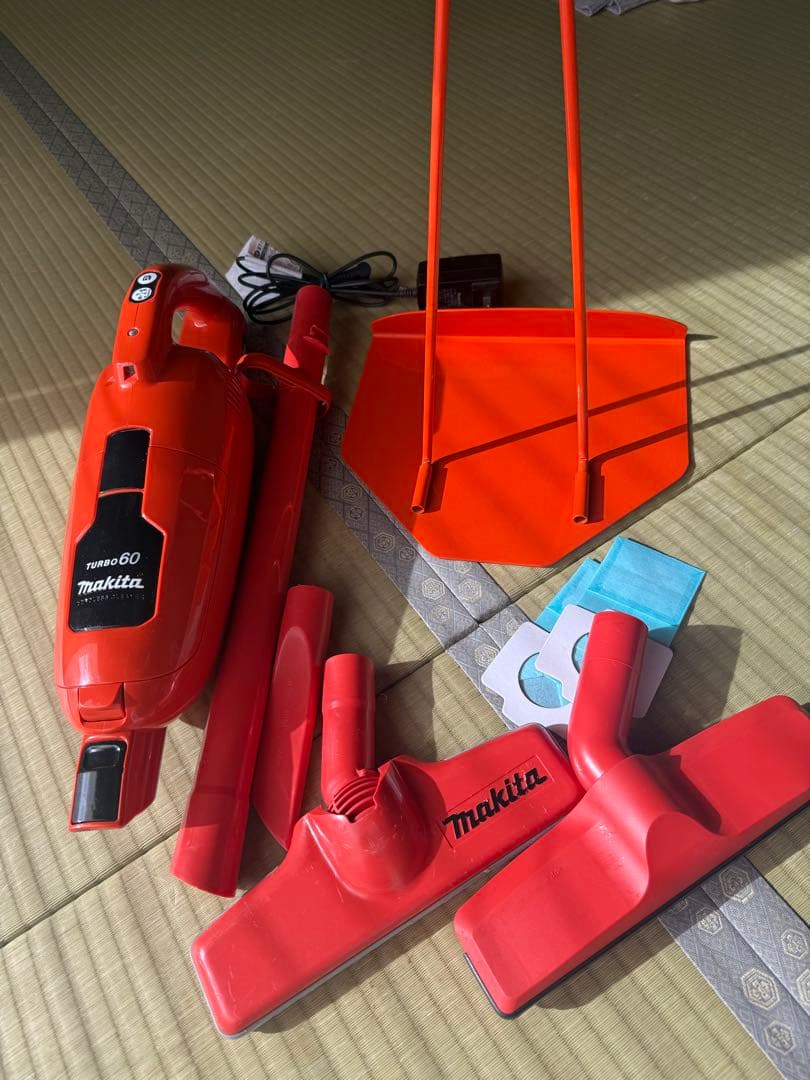 マキタ makita 充電式クリーナー ターボ60 CL113FD