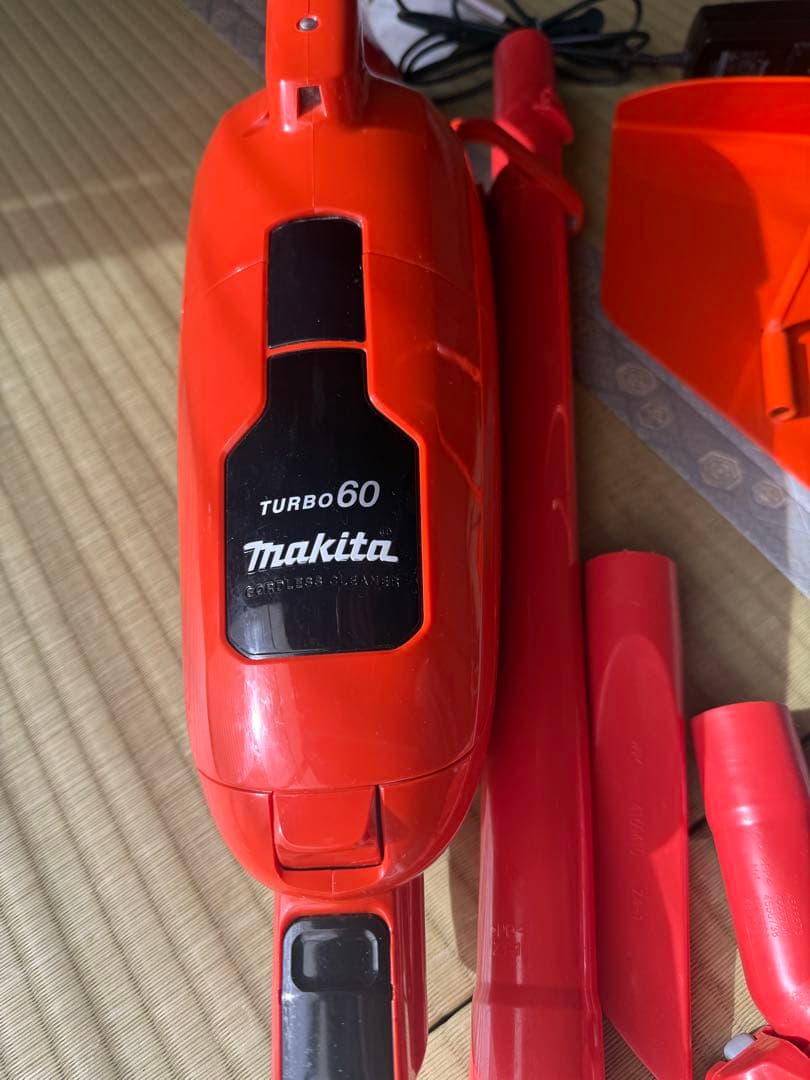 マキタ makita 充電式クリーナー ターボ60 CL113FD