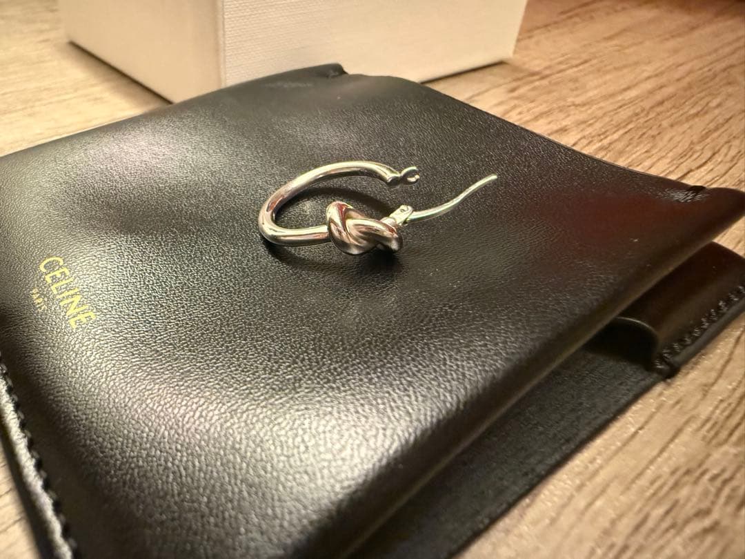 CELINE ノット スモールフープピアス