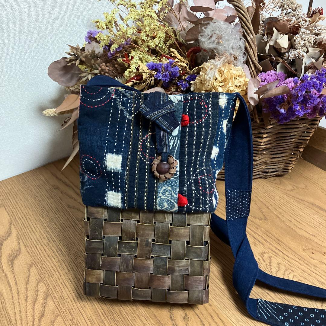 胡桃かごバックショルダー国産藍染型染め雪ん子刺し子山葡萄栃の実チャーム