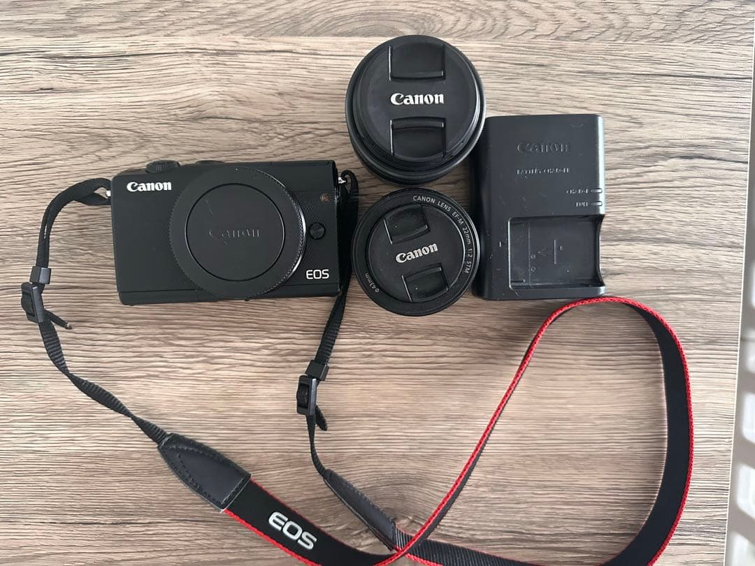 Canon EOS M100 ミラーレスカメラ 2レンズ付き