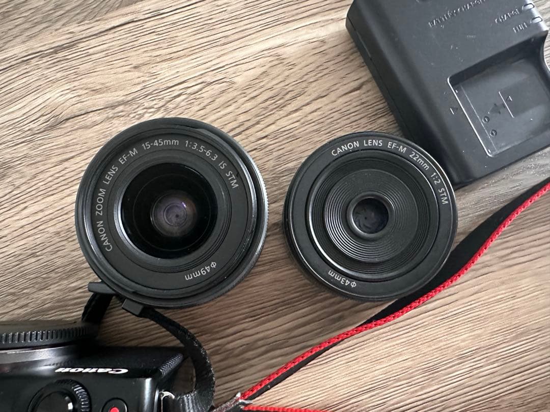 Canon EOS M100 ミラーレスカメラ 2レンズ付き