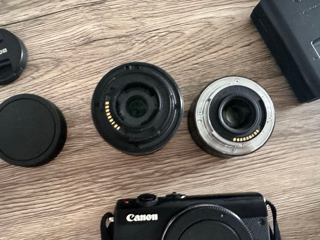 Canon EOS M100 ミラーレスカメラ 2レンズ付き