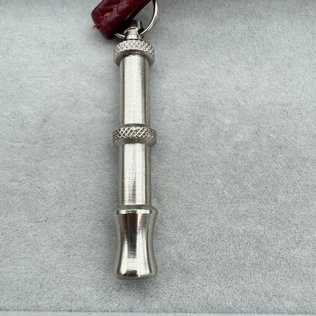 【人気】HERMES シフレ ドッグホイッスル 犬笛 ペンダント　ワイン