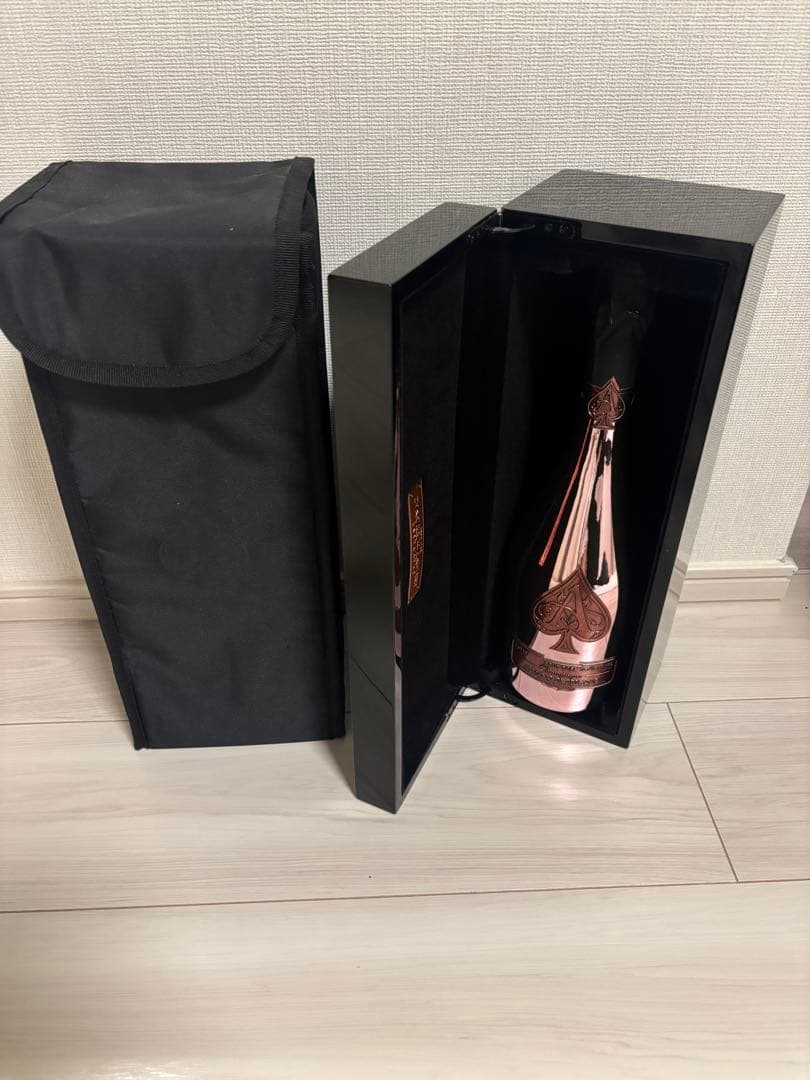 ︎︎︎☺︎さま専用未開栓　アルマンド　ブリニャック　ロゼ　750ml　シャンパン