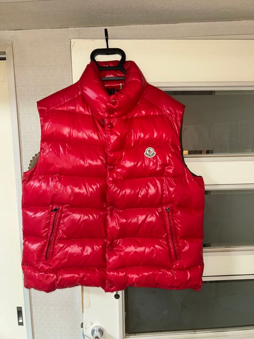 あわあわ美品MONCLERレッド ダウンベスト 前面ジッパーポケット