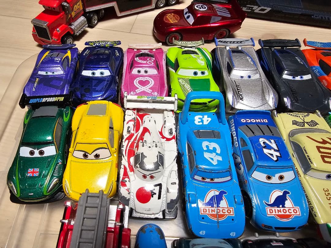 トミカ　カーズ　まとめ売り40台+トレーラー2台