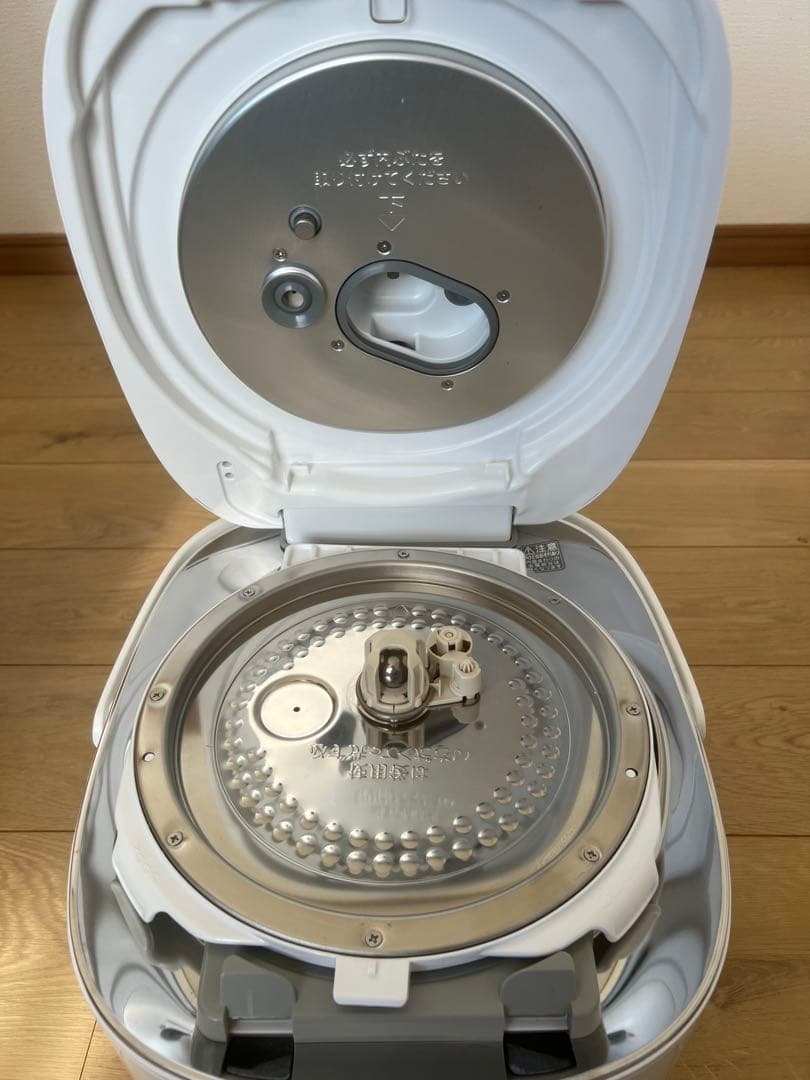 TOSHIBA IH炊飯器 RC-18VQJ