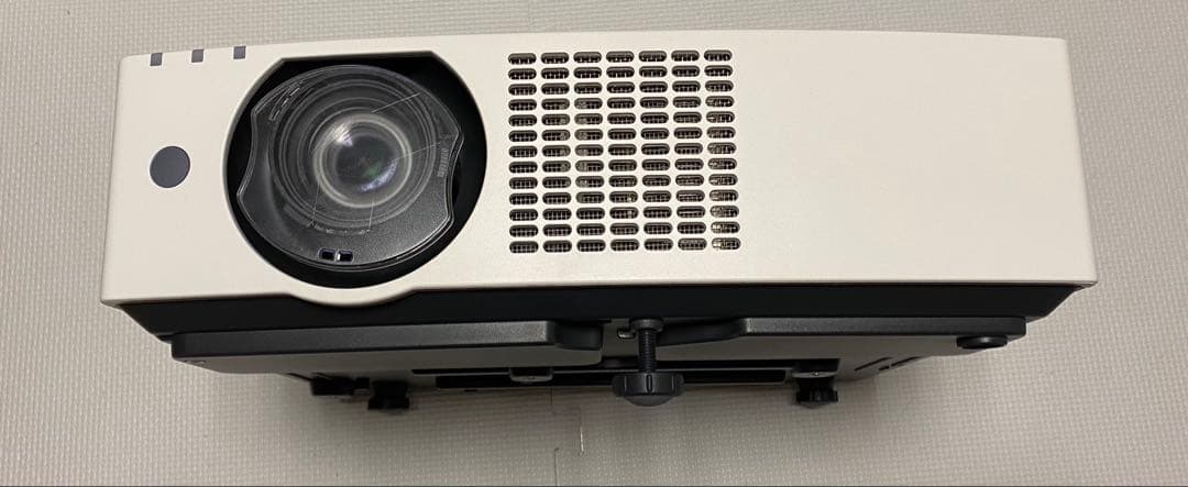 Panasonic プロジェクター PT-VMZ51J パナソニック 訳あり