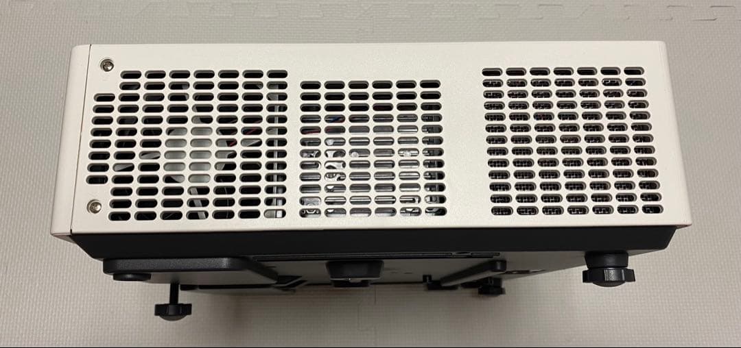 Panasonic プロジェクター PT-VMZ51J パナソニック 訳あり