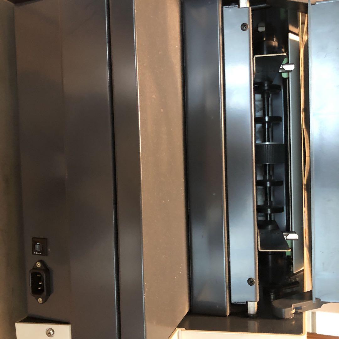 卓上紙折り機です。A3サイズ対応。