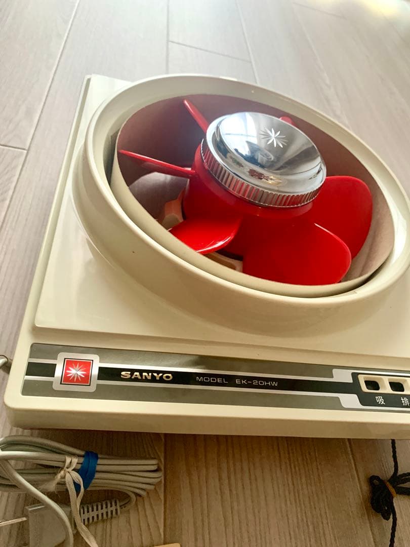 昭和レトロポップ☆サンヨー窓用換気扇 レッド　未使用品