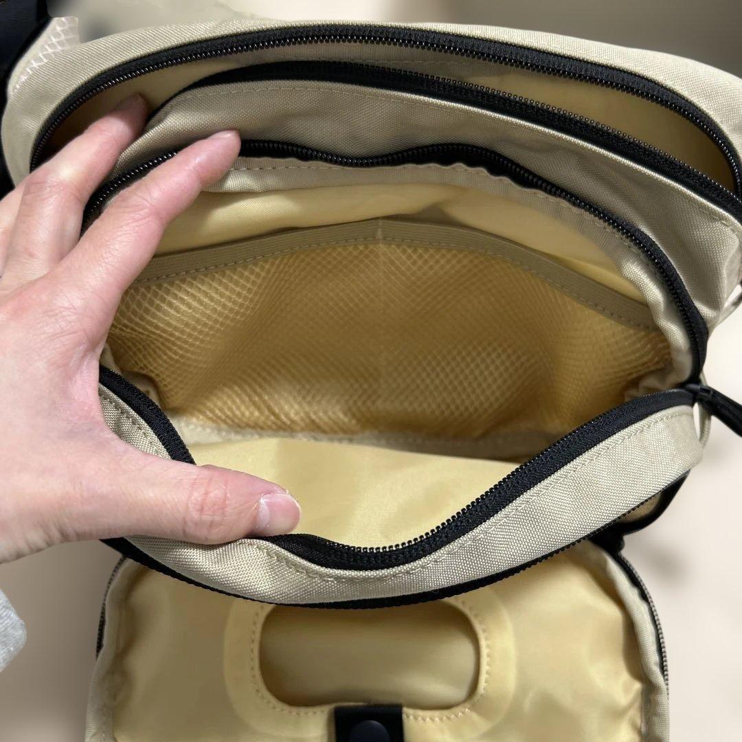 Hugoo ベージュ ウエストポーチ