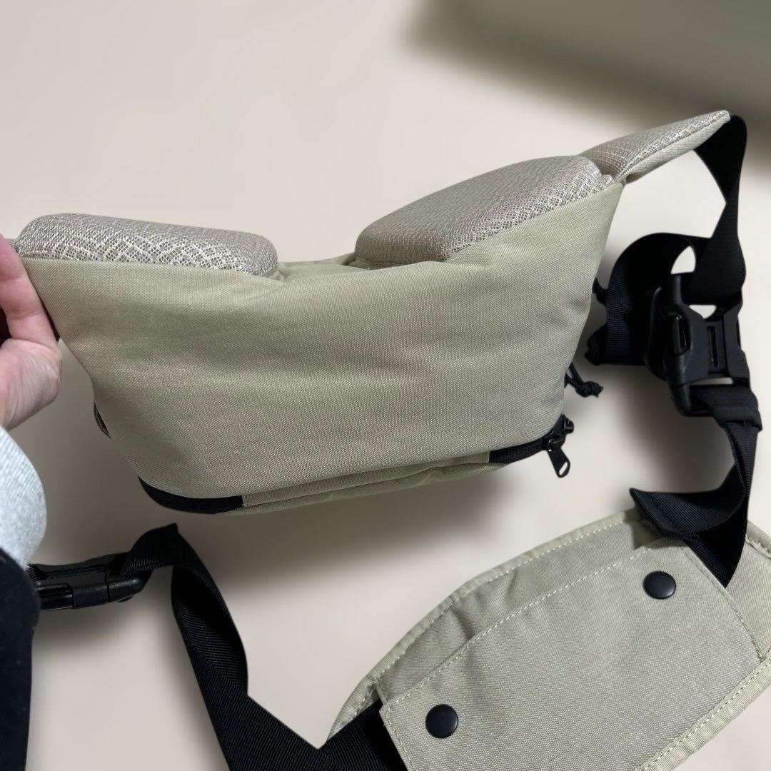 Hugoo ベージュ ウエストポーチ