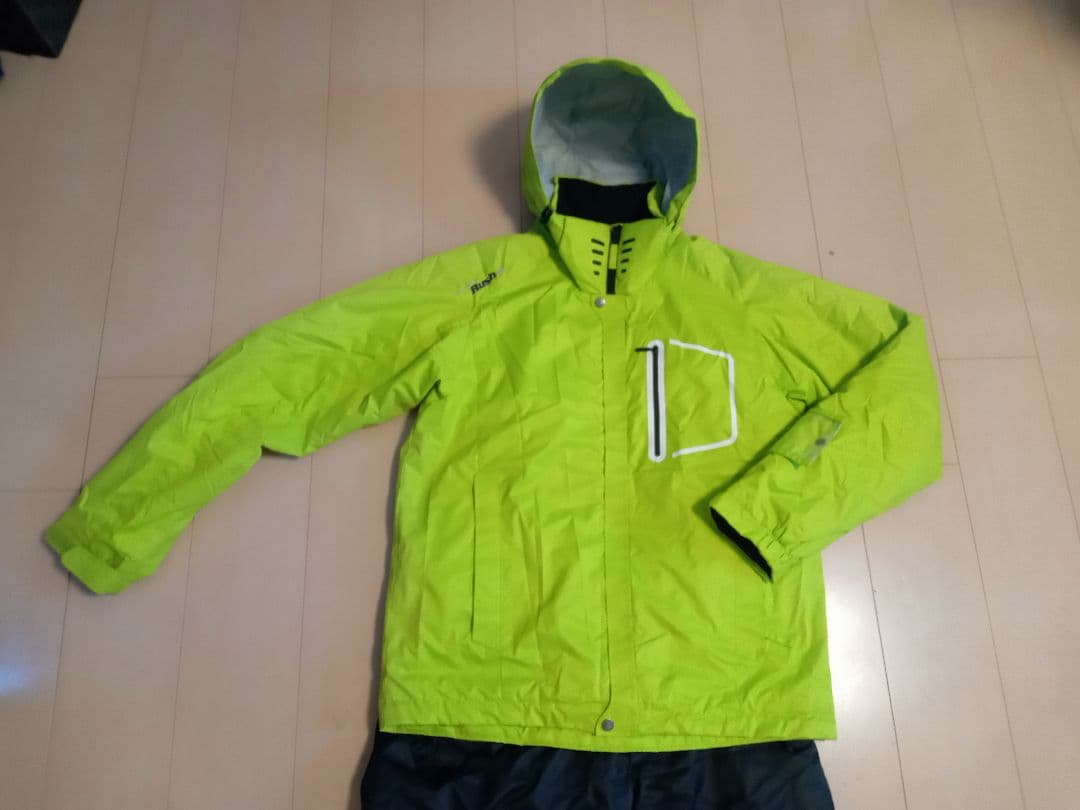 ほぼ新品【上下セット】ONYONE　RUSH air スキー スノボー ウェア