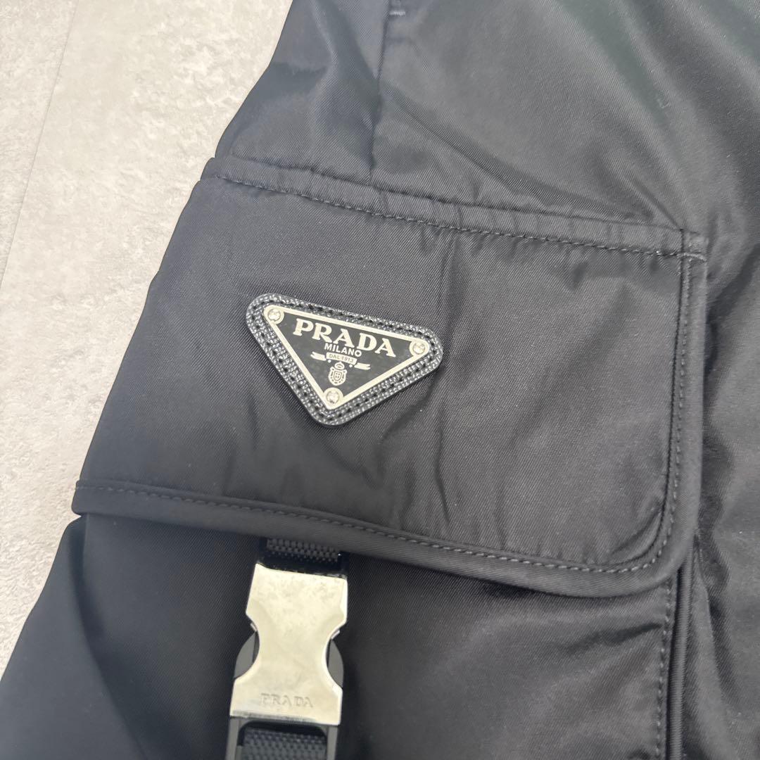 プラダRe-Nylon三角ロゴプレートバミューダカーゴハーフパンツ メンズ 44