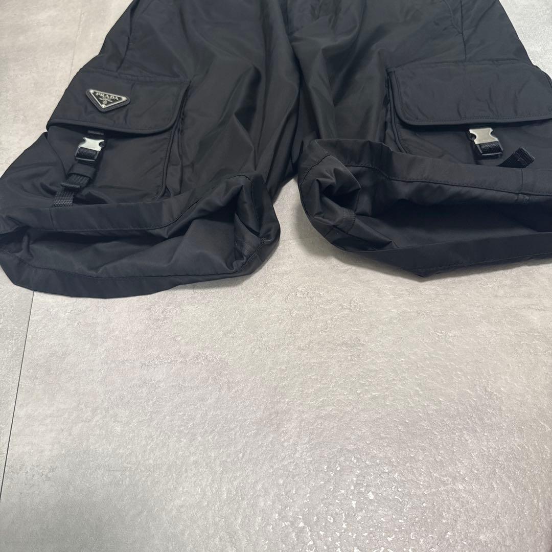 プラダRe-Nylon三角ロゴプレートバミューダカーゴハーフパンツ メンズ 44
