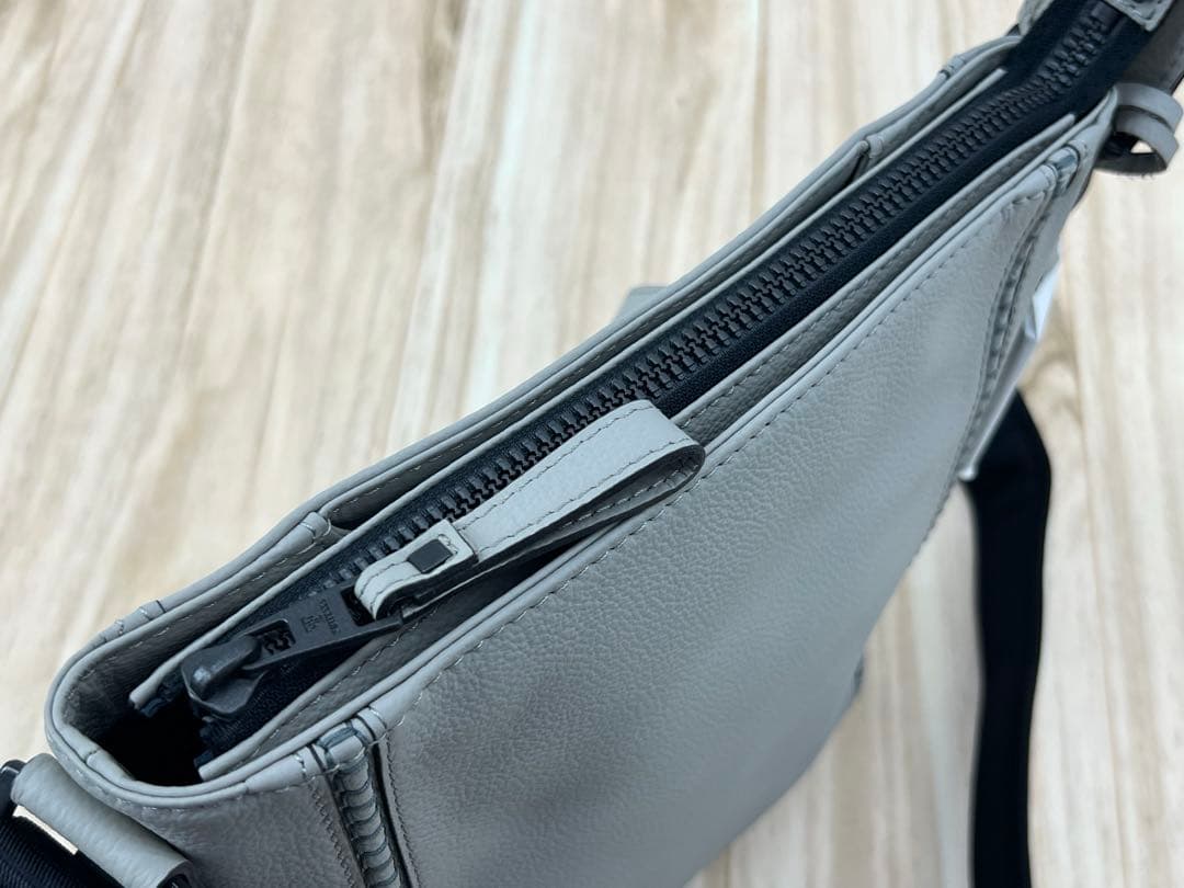 FUJITAKA フジタカ レザー ショルダーバッグ グレー