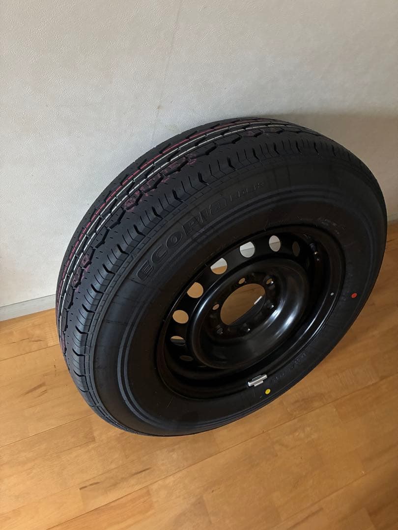 ハイエース純正スペアタイヤ、キャリア　新車外し1セット